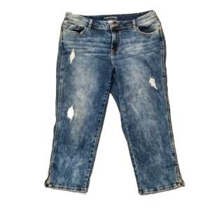 Maurices Capri Pants Size 11/12 – Distressed Mid-Wash